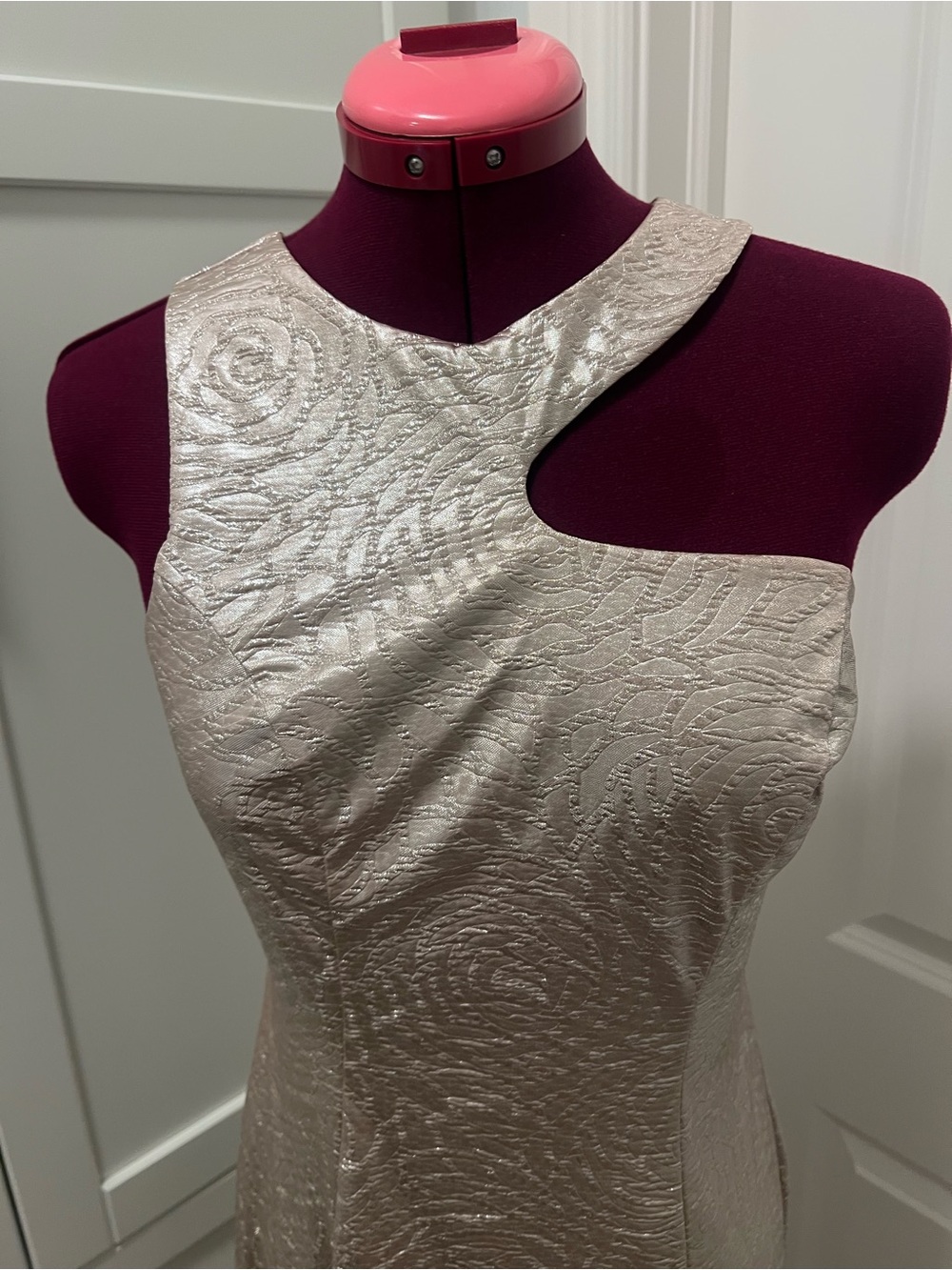 GUESS Metallic Bodycon Jacquard Cutout Sheath Dress Rose Gold Blush Party M - Picture 4 of 16